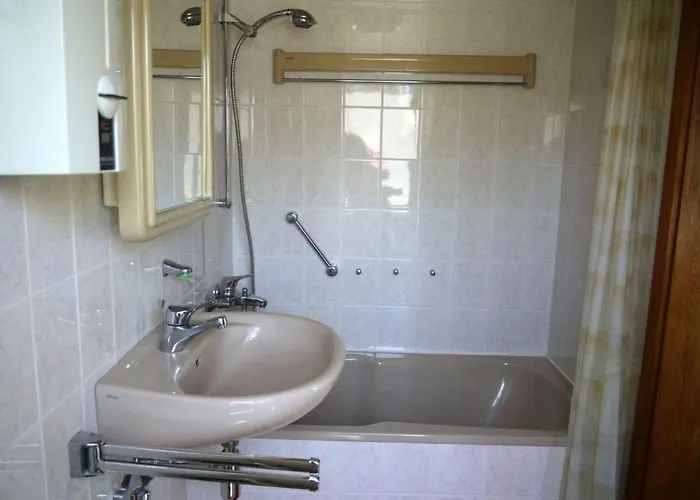 In Mit Privatem Pool By Interhome 別荘